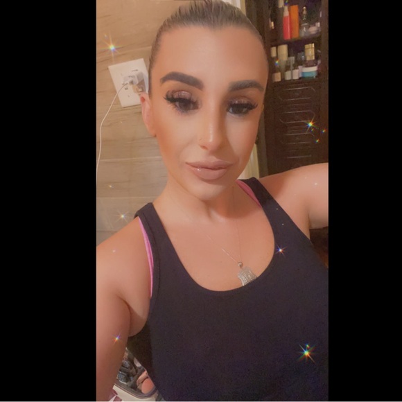 Meet your Posher, Frencesca - Picture 1 of 2